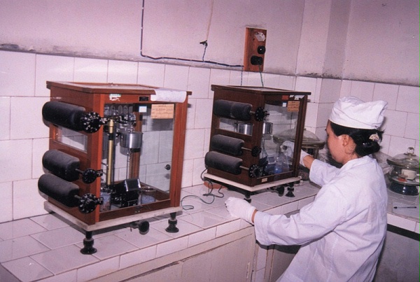 乐哈哈公司八十年代使用光学检测仪器