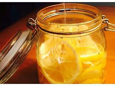 蜜蜂牌给您推荐夏天饮品——冰糖蜂蜜柠檬水做法